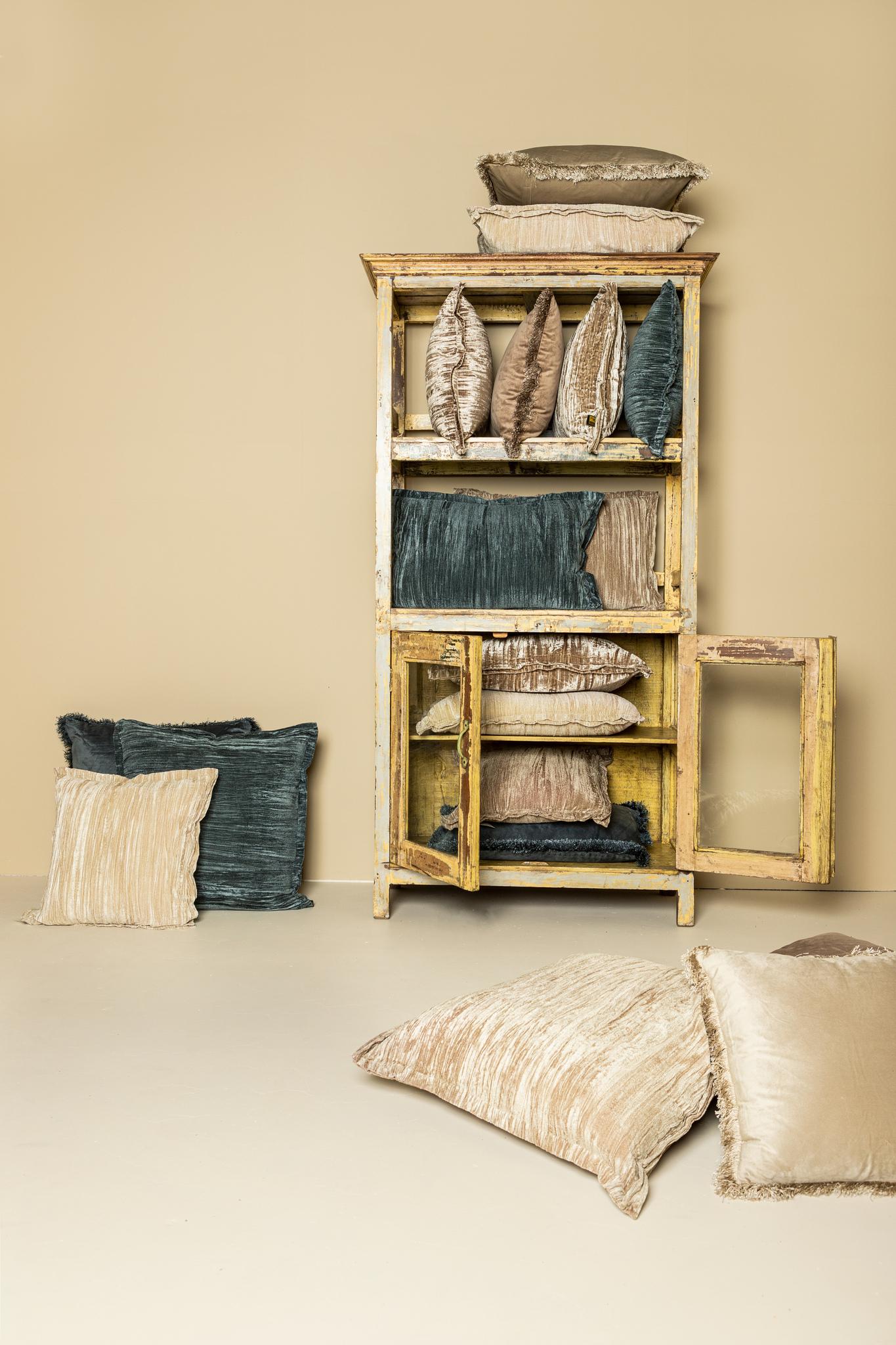PTMD Nous Sierkussen - 60x3x40 cm - Fluweel - Taupe