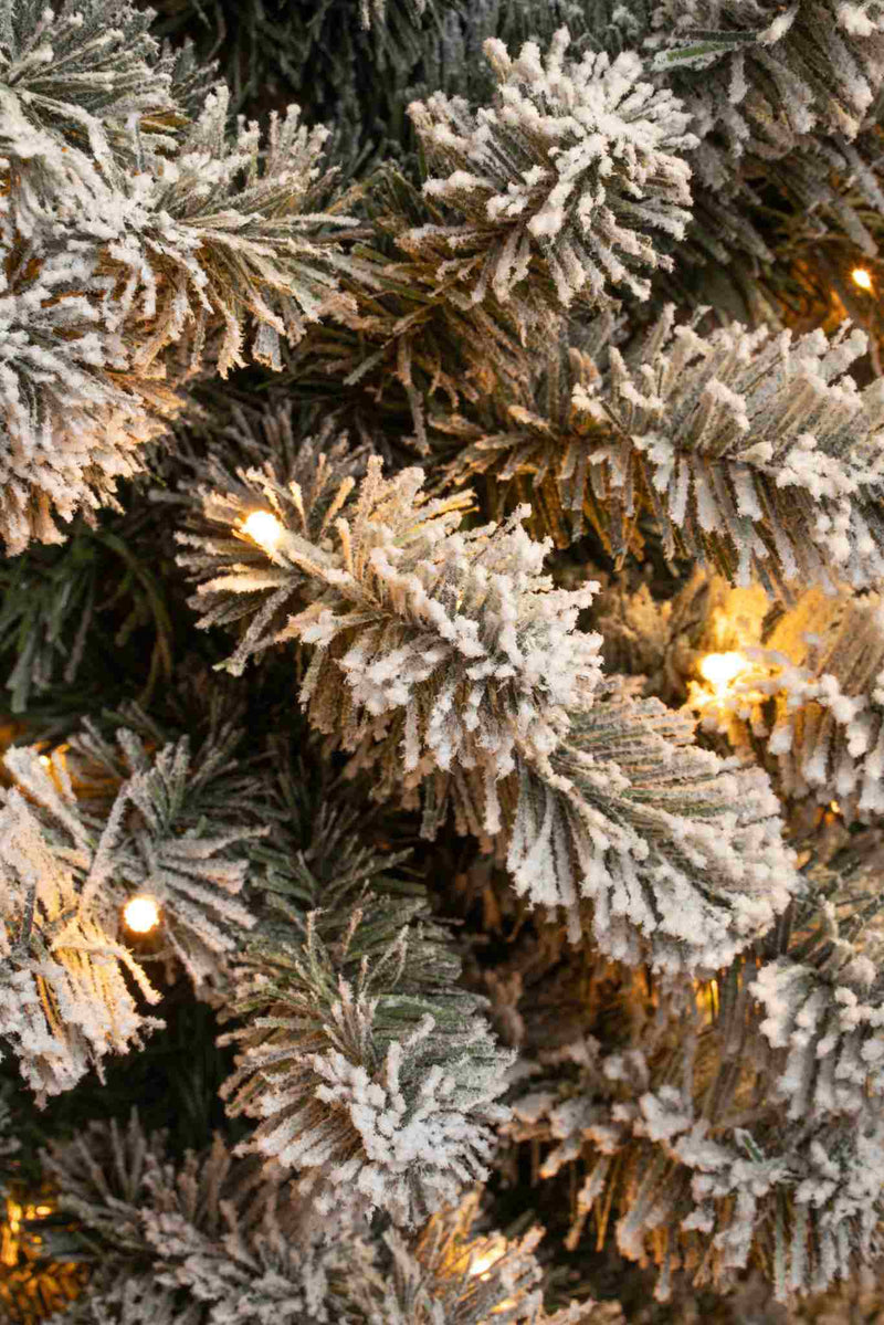 Black Box Kunstkerstboom Charlton - 48x48x155 cm - LED lampjes - Besneeuwd,Groen