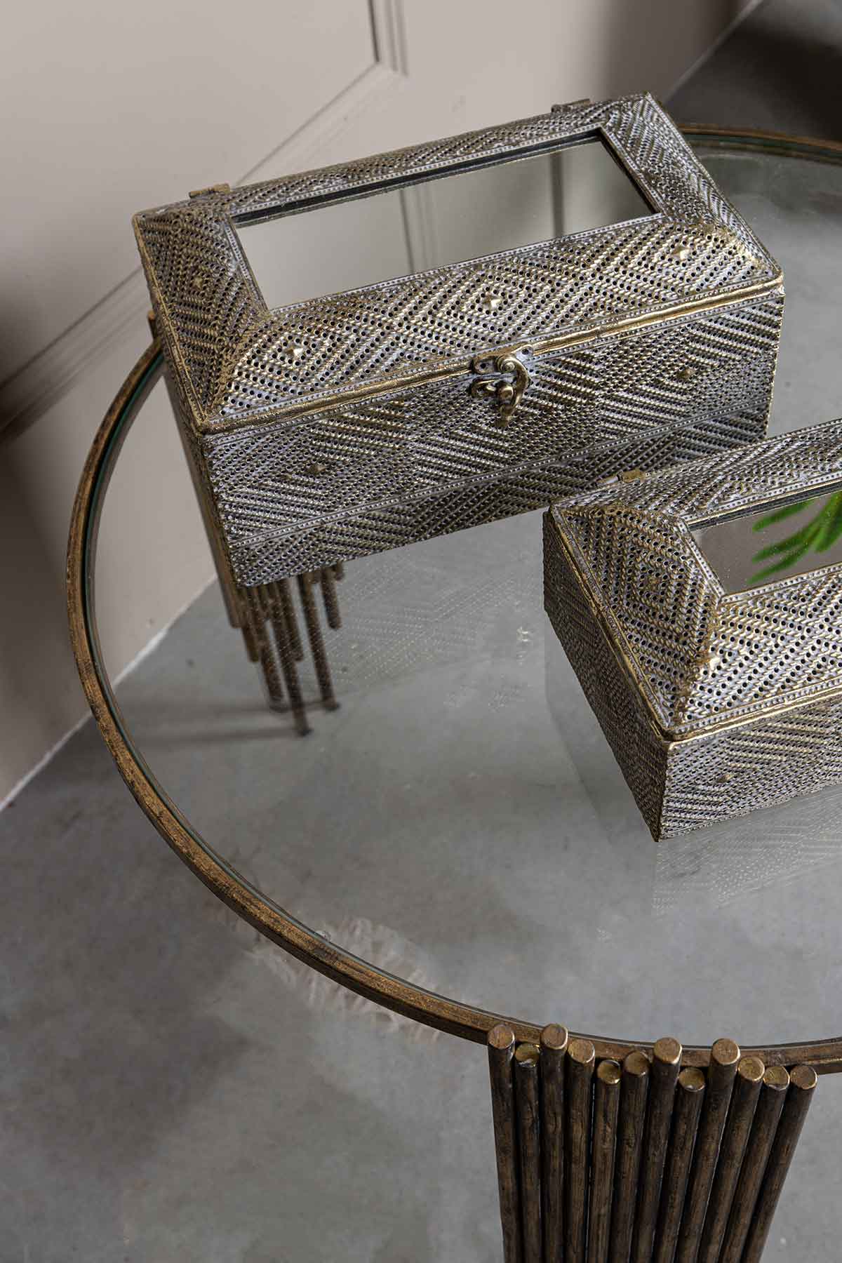 PTMD Renz Salontafel - 60 x 60 x 45 cm - Glas - Goud - Set van 2
