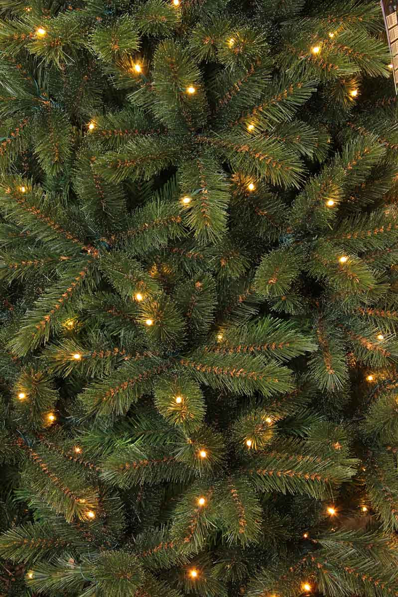 Triumph Tree Kunstkerstboom ForestFrosted - 230x130cm - 304LED Warmwit